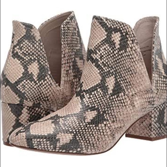 Steve Madden Shoes - Steve Madden snake rockir bootie